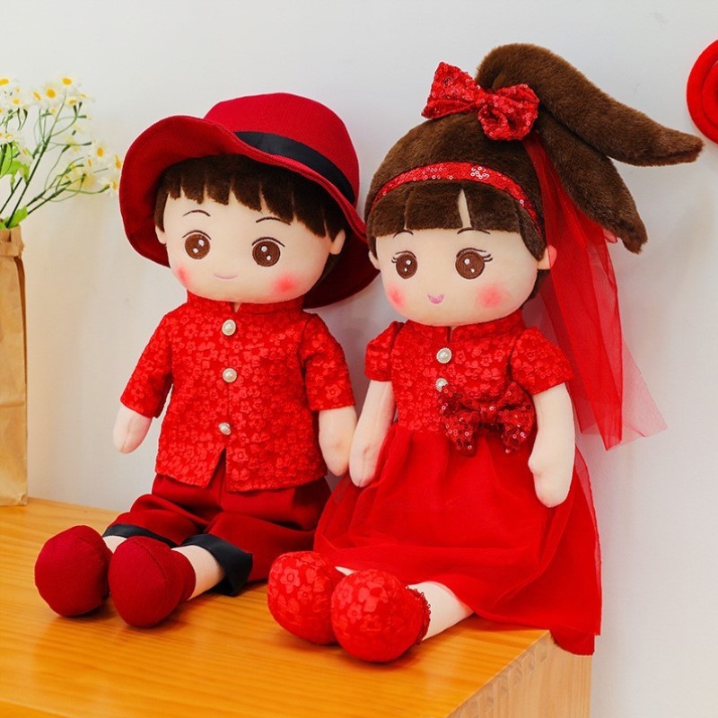 沙发压床红色婚庆新款金童玉女枕布置抱客厅娃娃结婚婚车主卧摆件