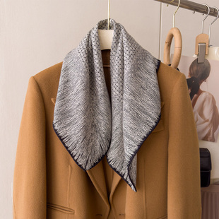 灰色真丝羊毛小方巾秋冬季高级感女2023新款围巾丝巾羊绒护颈围脖