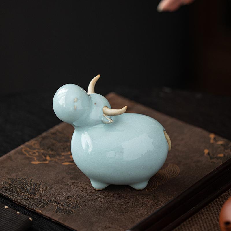 牛气冲天陶瓷可爱生肖牛茶宠摆件