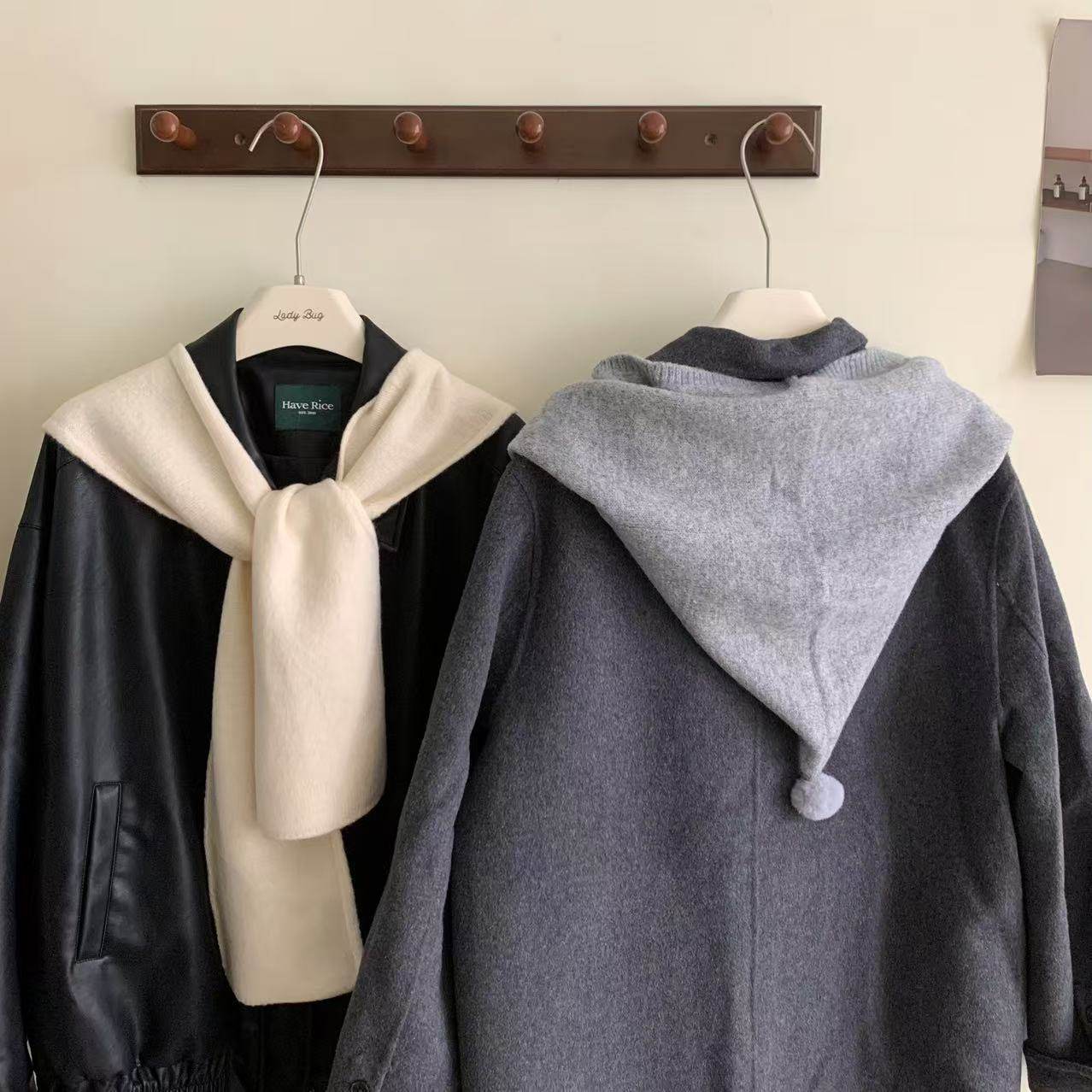 带毛球连帽披肩帽子围巾一体外搭女2025新款搭肩坎肩保暖秋冬季