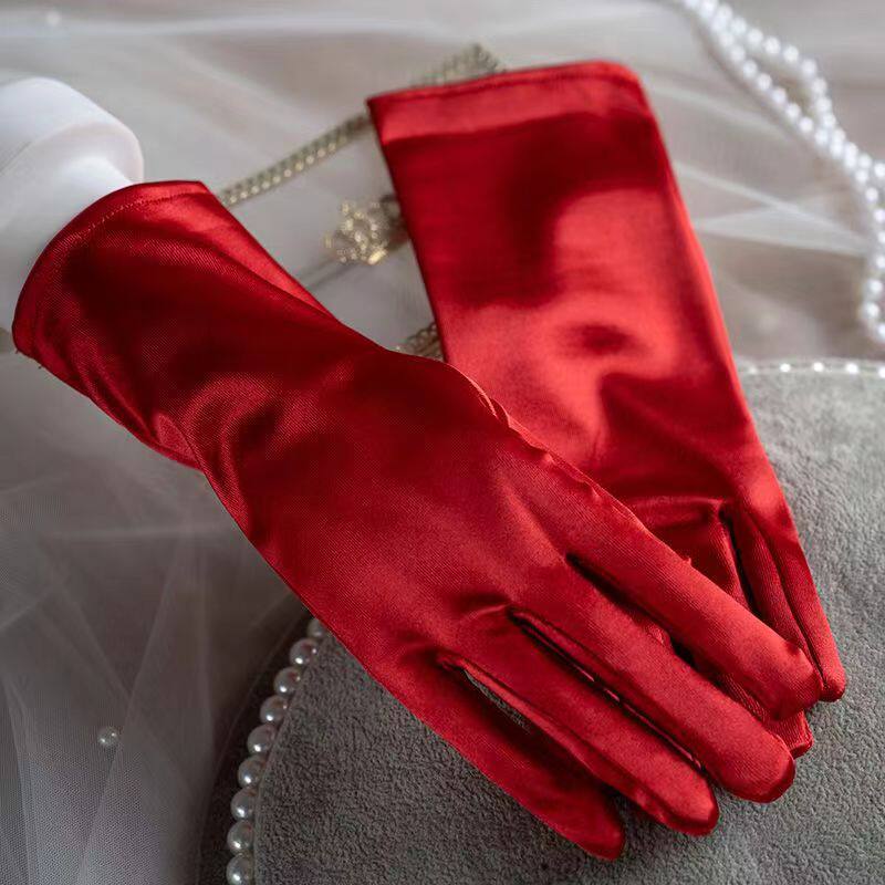 新款结婚红色手套新娘婚纱缎面短款优雅红色结婚秀禾服婚礼敬酒服