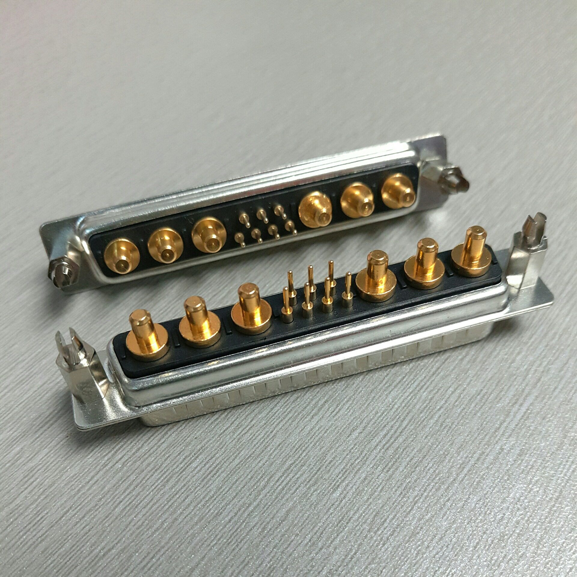 现货大电流13W6直插式公座 供180度焊板13W6公头连接器 端子镀金