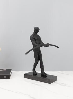 现代极简创意平衡杆人物摆件客厅卧室书房办公室玄关茶几家居饰品