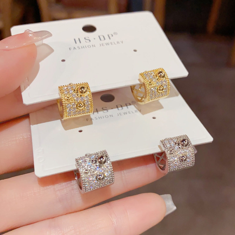 轻奢时尚设计感镶钻方形镂空耳扣女个性复古百搭独特高级耳圈批发