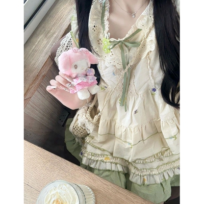 小飞袖上衣设计花边超短半身裙子