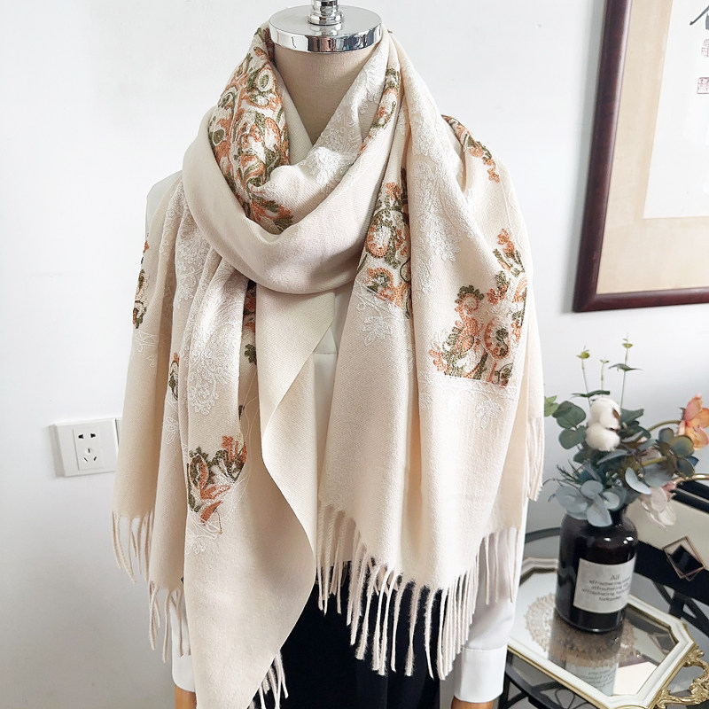 2025新款民族风刺绣花围巾女秋冬季流苏长款披肩两用旅游度假围脖