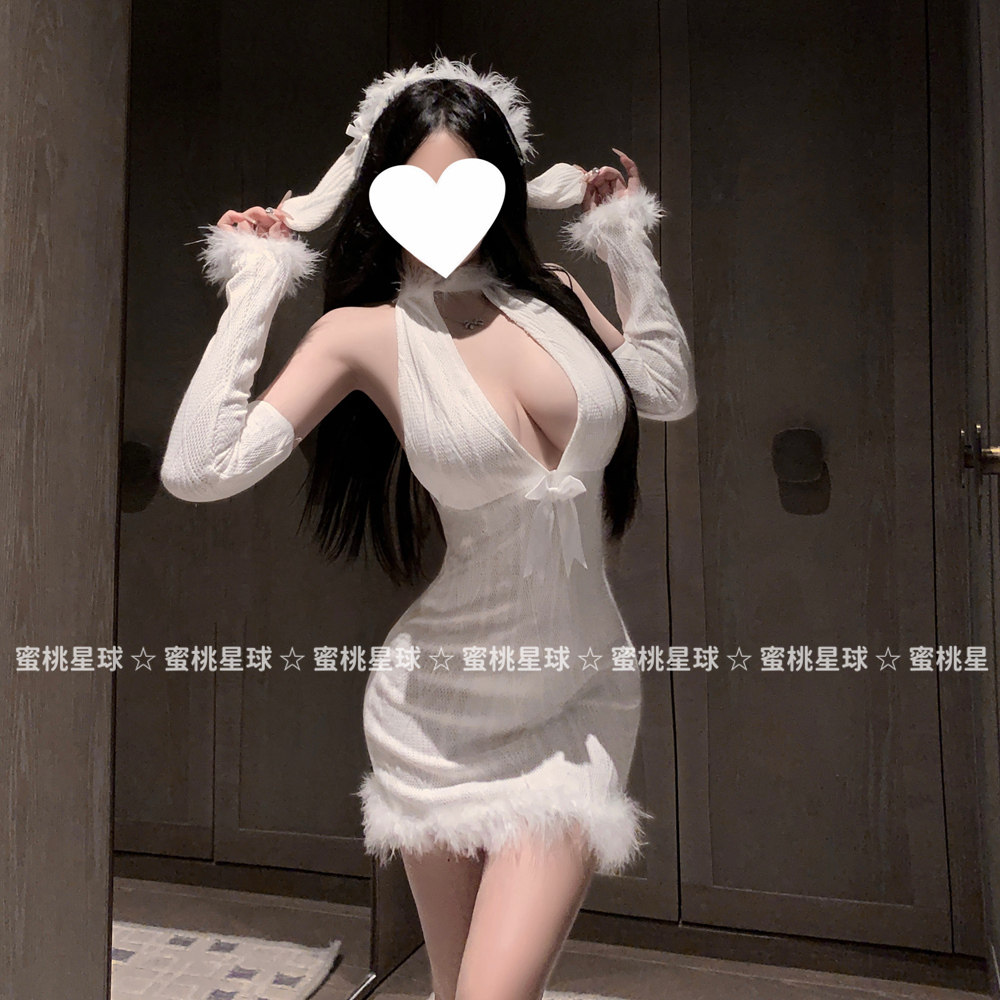 性感深v挂脖连衣裙修身显胸