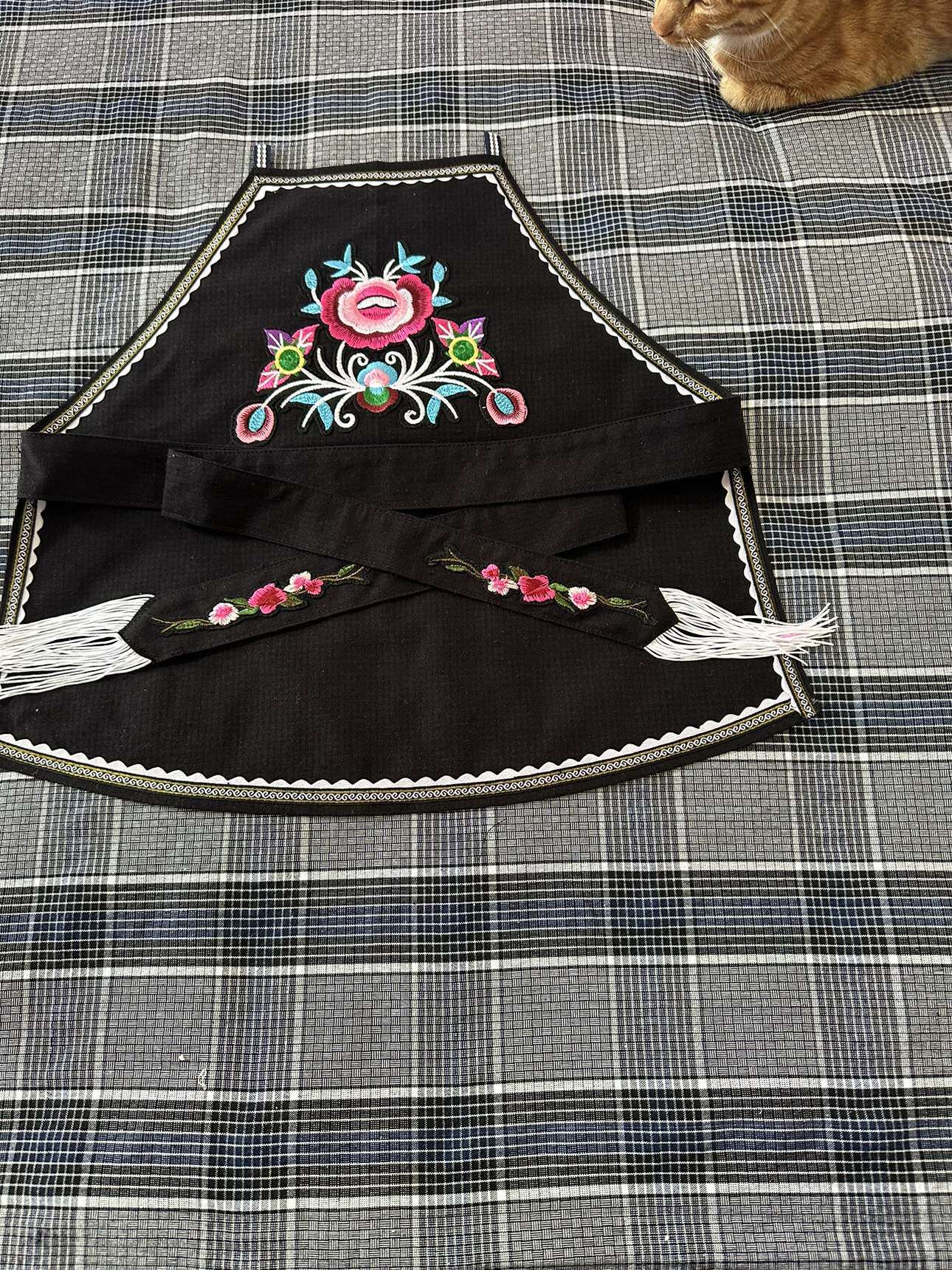 贵州布依族绣花围腰少数民族杜兜少数民族围裙围腰带新款年轻