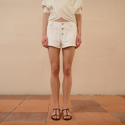 introutro纽扣口袋结构牛仔短裤