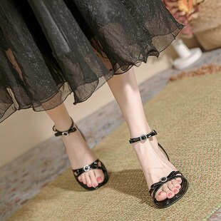极速真皮黑色一字扣带凉鞋外穿2026新款K夏季女中跟气质小众法式