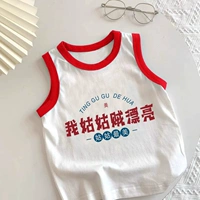 Моя тетя такая красивая в красном воротничке