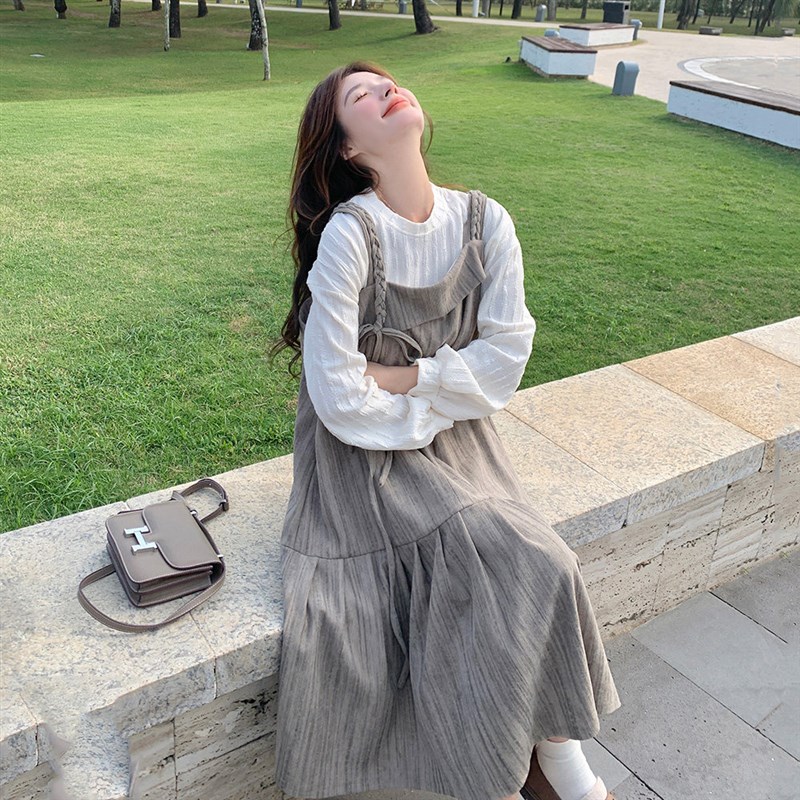 法式背带裙套装女春秋2025新款独特漂亮超好看打底衫吊带裙两件套