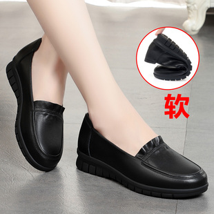 妈妈鞋子真皮软底女圆头休闲套脚春秋单鞋中老年平V底防滑女士皮