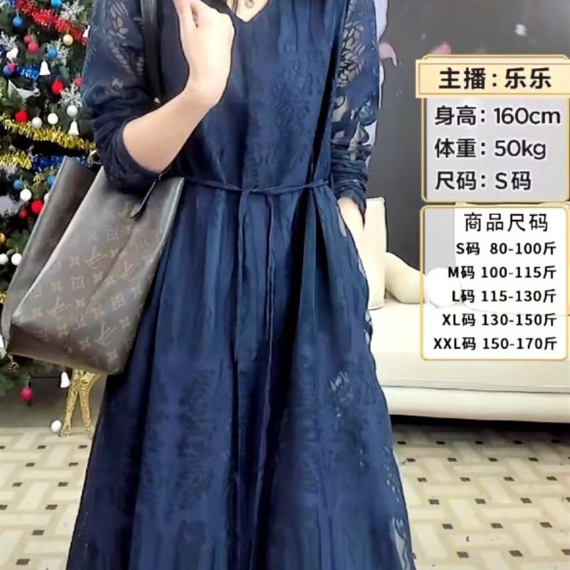 春款女装2022年新款蕾丝连衣裙气质v领镂空裙子显瘦大码蓝色裙子