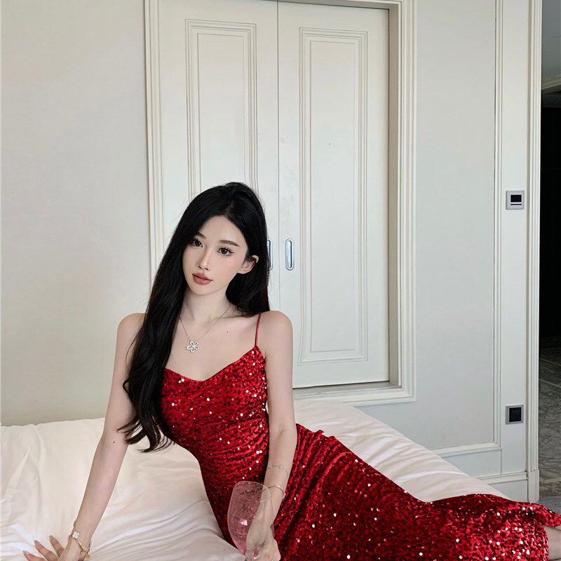 法式吊带连衣裙绝美v领丝绒鱼尾气质黑色亮片晚中长款礼服裙年会