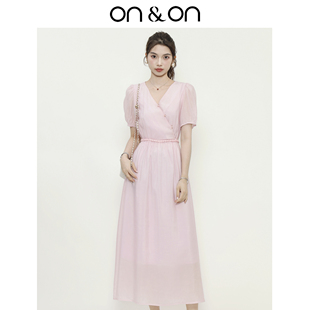 ON＆ON 粉色连衣裙女 安乃安优雅气质高级感V领珍珠扣系带收腰修身