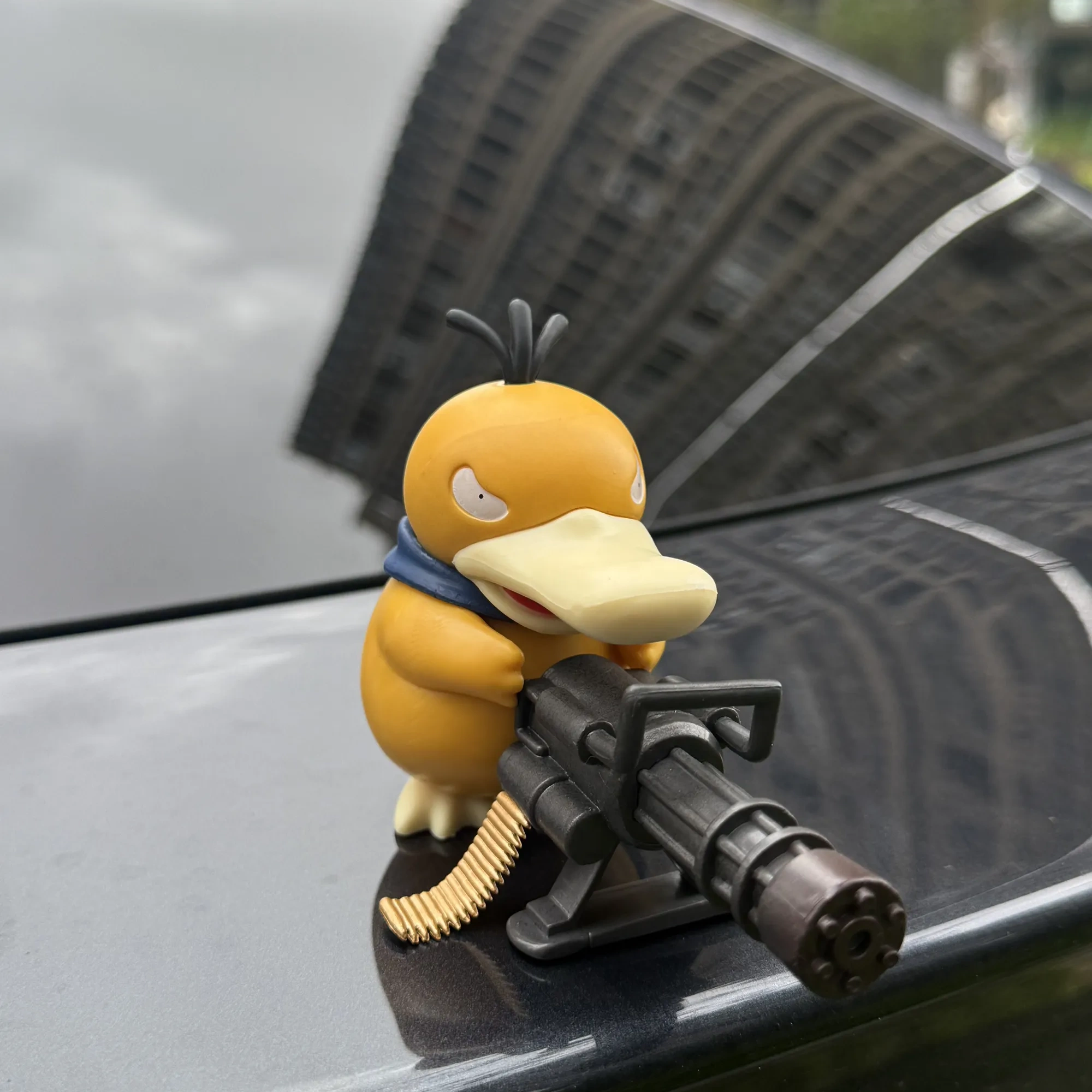 车载马路悍匪加特林可达鸭中控台创意装饰品车尾车顶公仔摆件手办