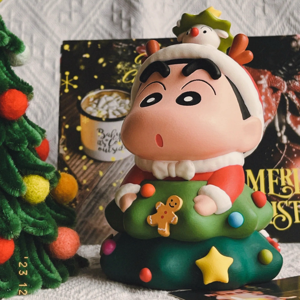 【拾壹】圣诞蜡笔小新手办圣诞树小新可爱公仔玩偶桌面摆件礼物