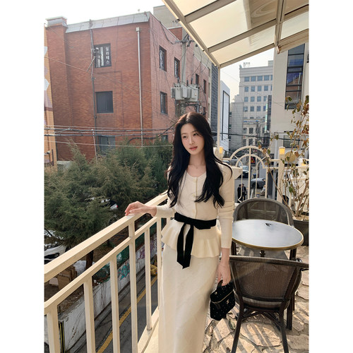 JeJuna炸鸡欧尼12.29 轻法茉莉可拆卸收腰丝绒蝴蝶结羊毛针织套装