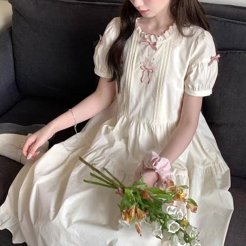 女大童法式连衣裙夏季初中高中生蝴蝶结郁金香刺绣泡泡袖温柔长裙