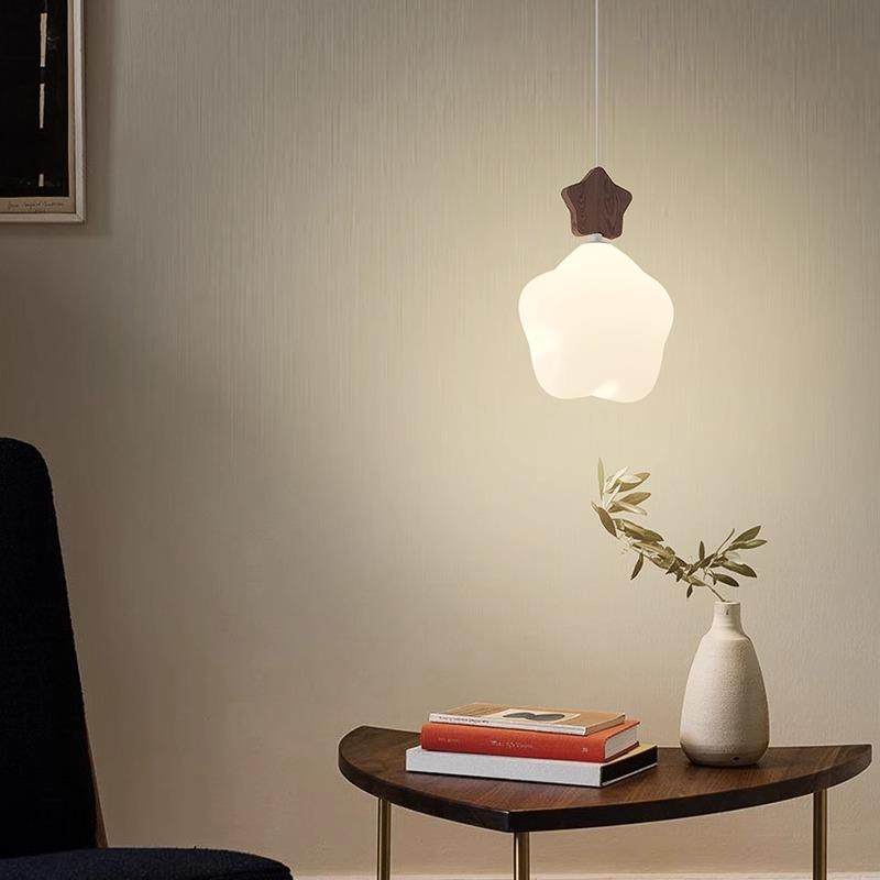 新款直销奶油风卧室吊灯创意月亮星星儿童房吊线灯现代简约温馨床