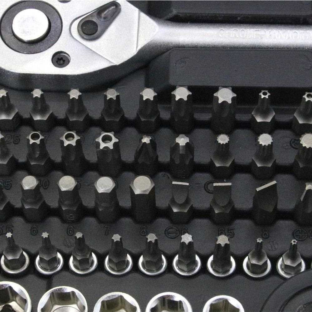 新款直销215件套套筒套装多功能汽车修理维修工具箱机械修理套筒