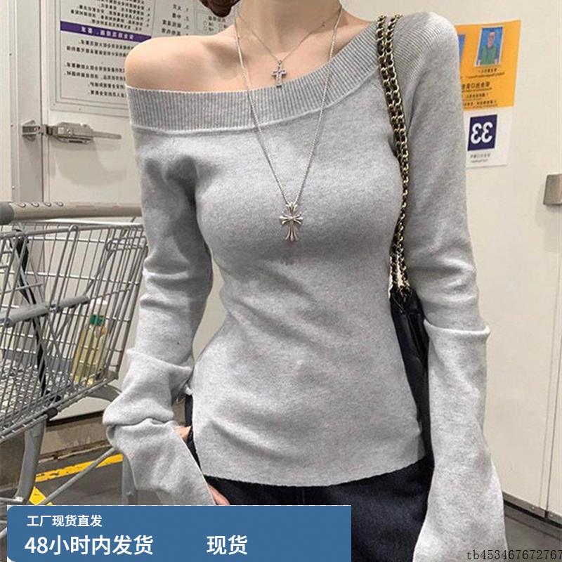 斜肩露肩长袖针织衫女秋冬修身显瘦纯欲辣妹灰色上衣打底衫设计感