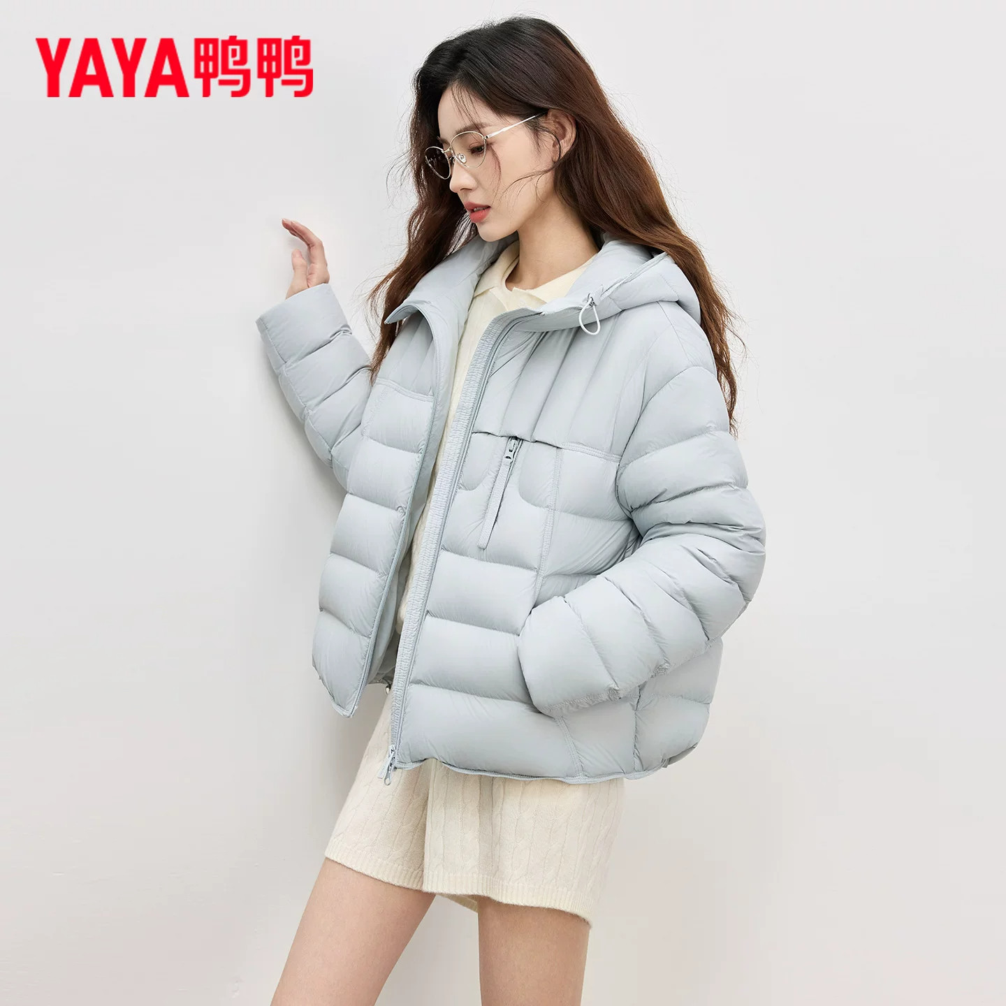 鸭鸭短款羽绒服女2026年秋冬新款时尚连帽纯色学院风通勤保暖外套