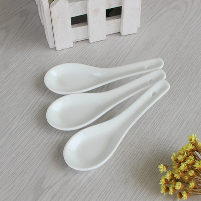 Thick edged pure white flat bottomed ceramic soup spoon with magnesium ceramic No. 3 spoon for restaurants