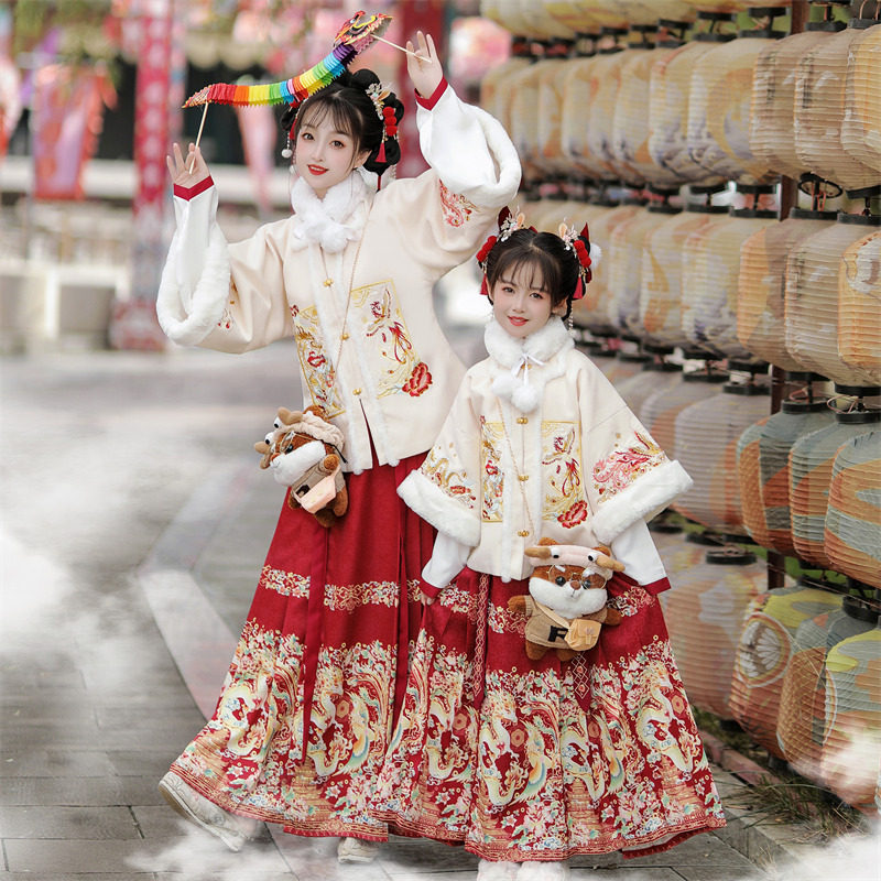明制儿童拜年汉服女童2024新款秋冬季加厚马面裙套装母女亲子古装