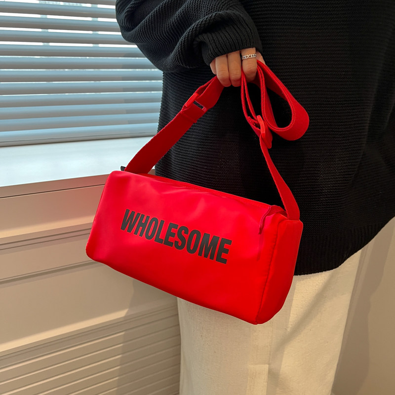 红色宽肩带斜挎包通勤运动休闲健身瑜伽游泳收纳包方形潮流邮差包,箱包皮具/热销女包/男包,通用款女包,淘宝优惠券,粉丝福利购,淘宝优惠卷