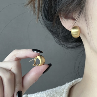 s925银针金色拉丝哑光耳钉女秋冬新款爆款高级感轻奢气质耳环耳饰