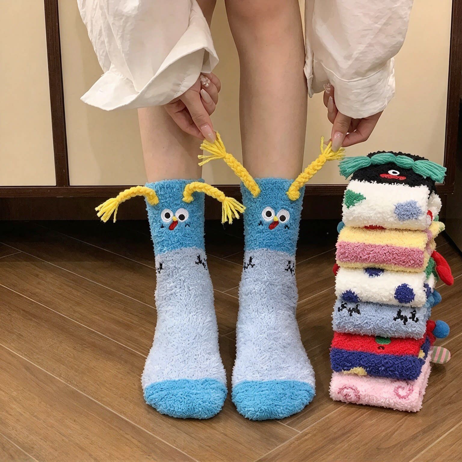地板袜成人女秋冬季居家加厚睡眠袜可爱卡通刺绣珊瑚绒加绒中筒袜