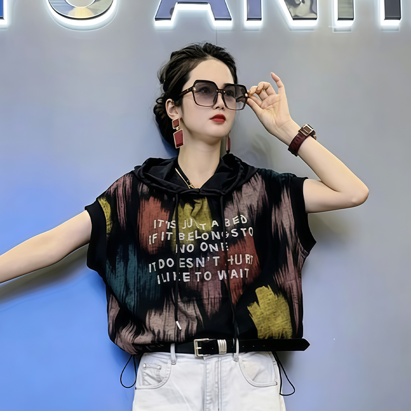 2026夏新款时尚休闲连帽短袖T恤女字母印花宽松显瘦减龄上衣潮女