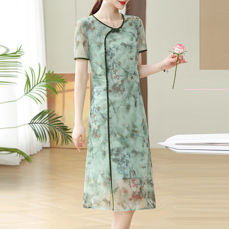 新品新中式国风裙子妈妈夏款改良旗袍洋气2025新款V中老年女夏季