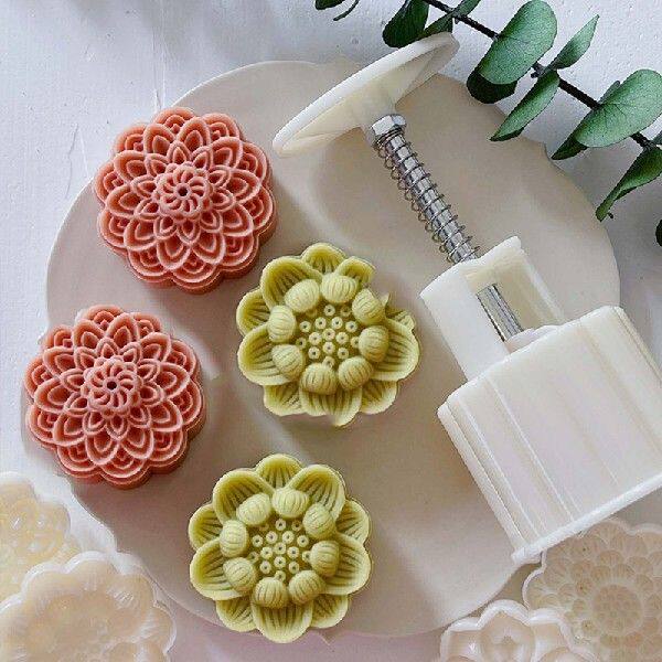 极速Cute FlowerS Shape DIY Pastry Moulds MooncRake Mold Moon