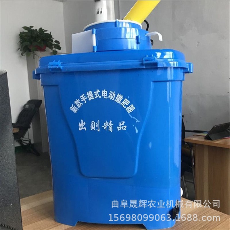 小型电动撒肥机 背负式铅酸电池颗粒饲料投料机 牧草种子撒播机图片