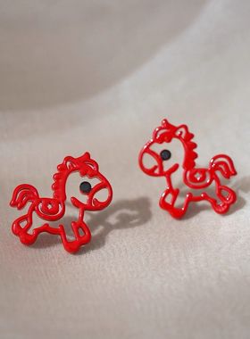 本命年红色小马耳环2025秋冬新款小众设计感新年耳钉适合过年耳饰