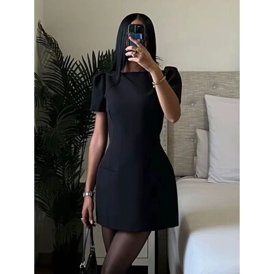 女士纯色收腰圆领连衣裙