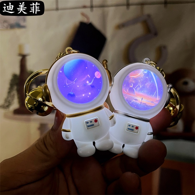 浪漫星空小夜灯挂件发光太空人钥匙扣学生情侣可爱宇航员书包