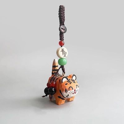 手工木雕老虎钥匙扣平安桃木梅花汽车书包包挂件朋友生日礼物挂饰