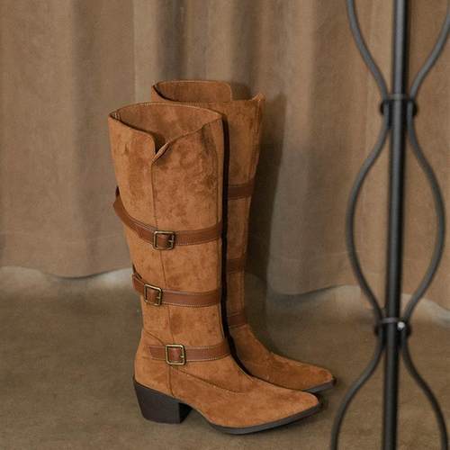 梨小七~皮带扣显瘦不过膝骑士靴女覆古绒面尖头粗跟时髦高筒长靴