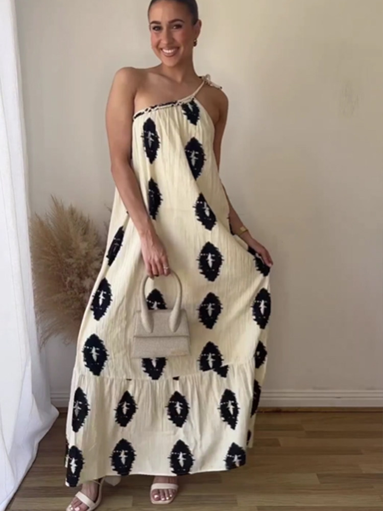 Loose strap off shoulder long dress 宽松吊带露肩长款连衣裙女