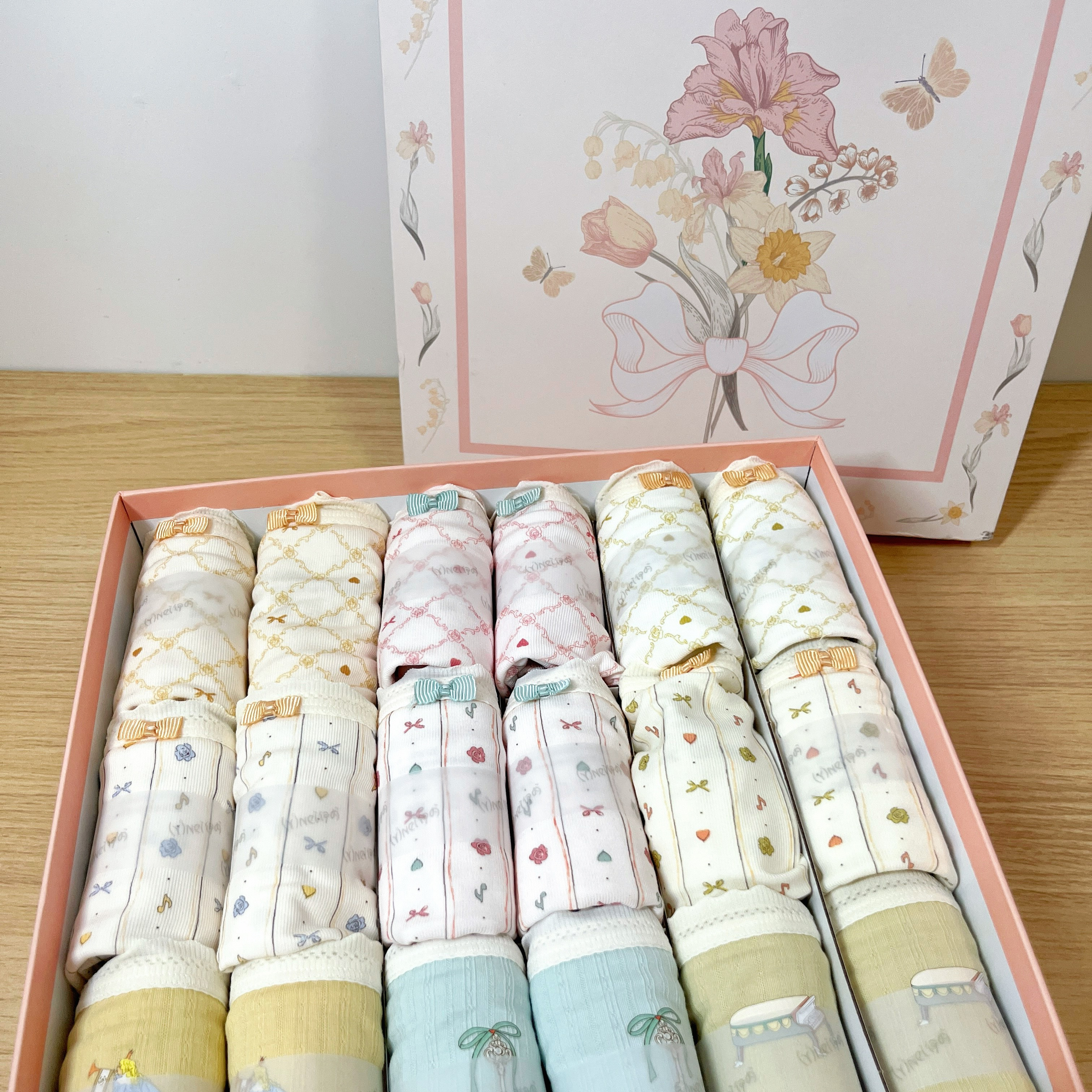 伊内纯棉面料女内裤亲肤中腰抗菌