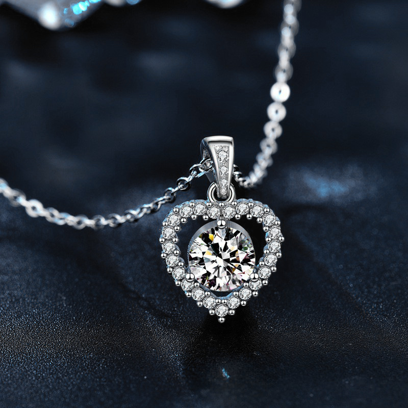 钻石之乡中国商丘925纯银爱心项链女百搭小众设计莫桑石锁骨a0116