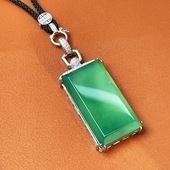 天然绿玉髓无事牌吊坠绿玛瑙方牌高级感轻奢气质玉石项链女Da3120