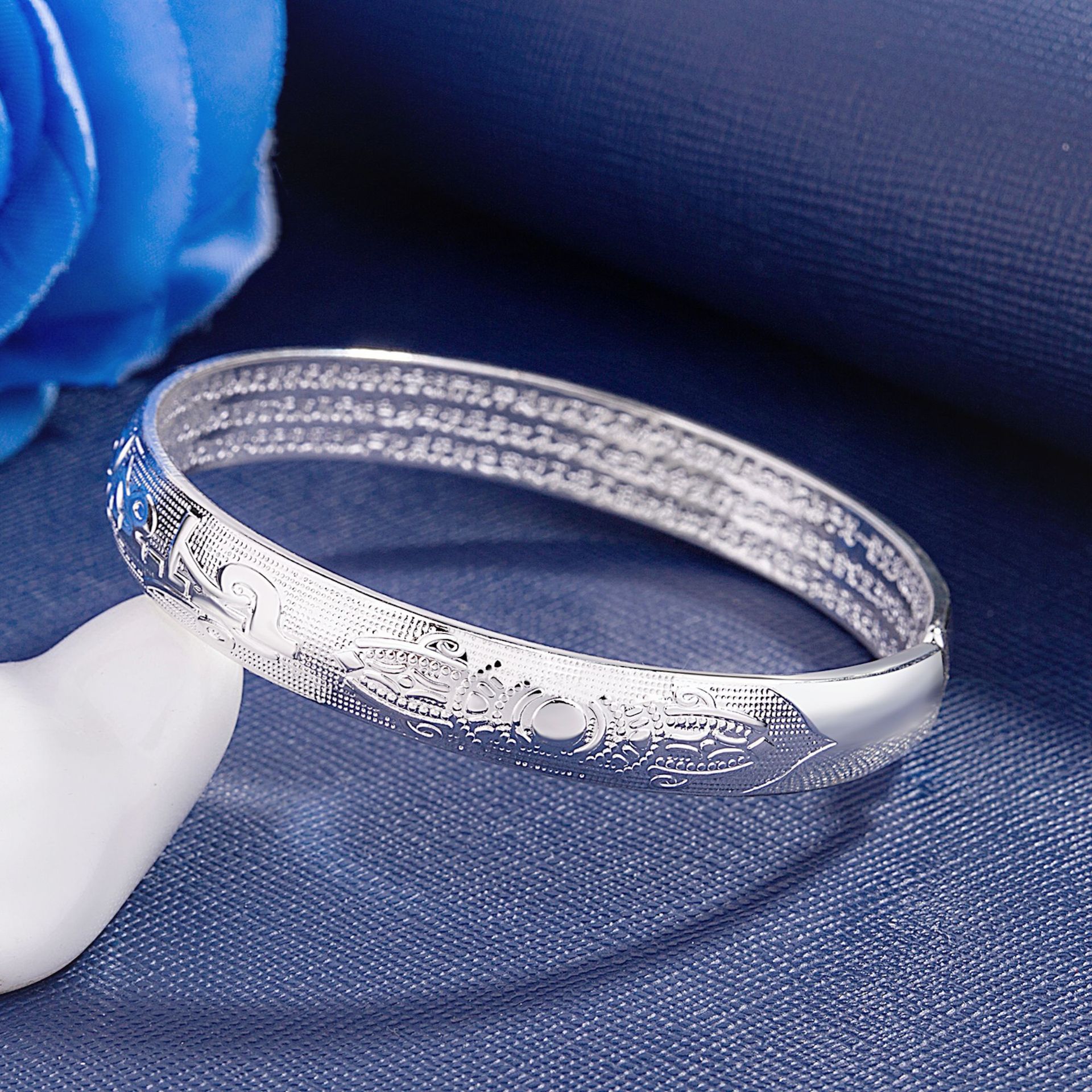 钻石之乡河南柘城河南人工钻石复古雕刻梵文箴言手镯 浮雕佛文心