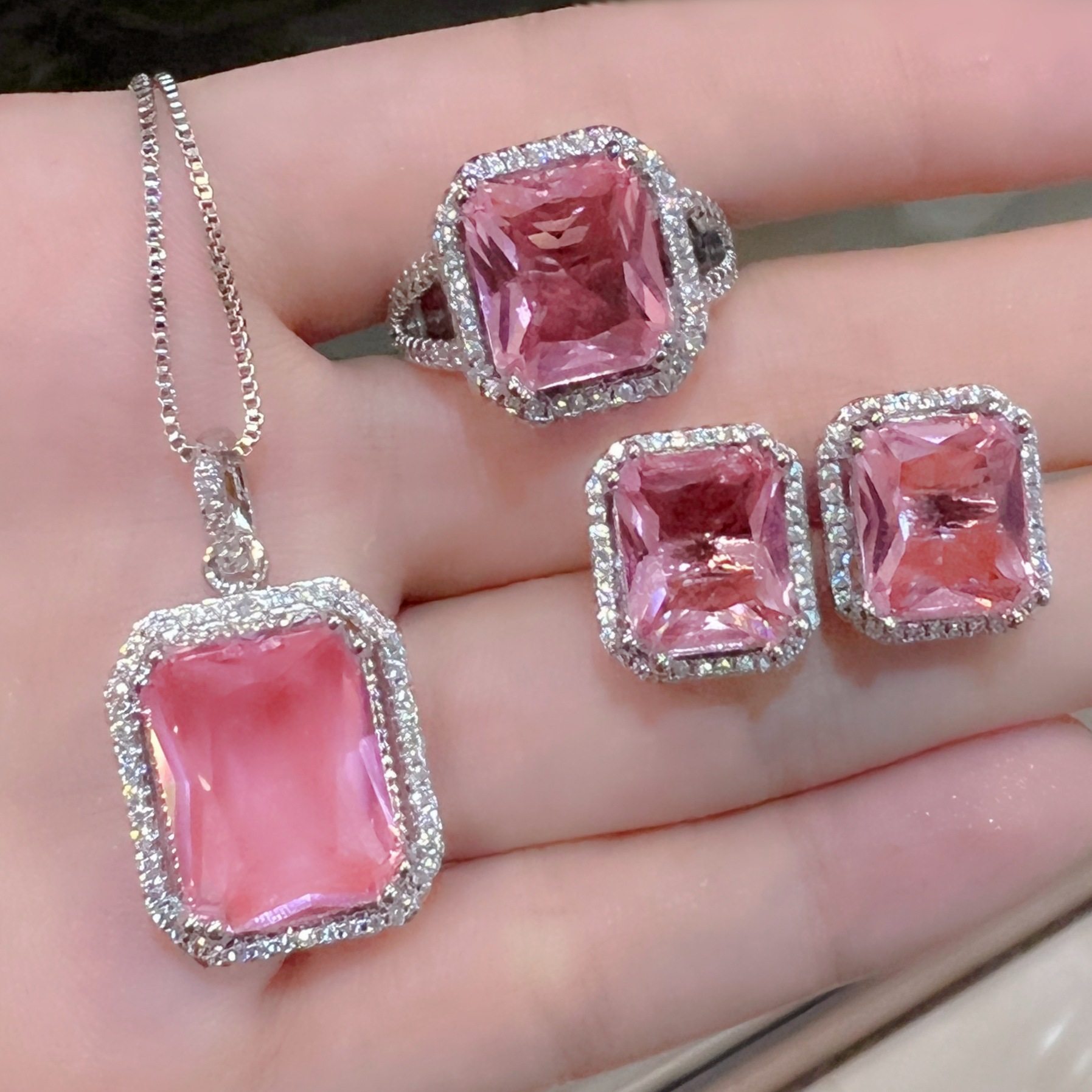 钻石之乡河南商丘抖音直播长方钻彩宝吊坠耳钉戒指热卖方形a0258