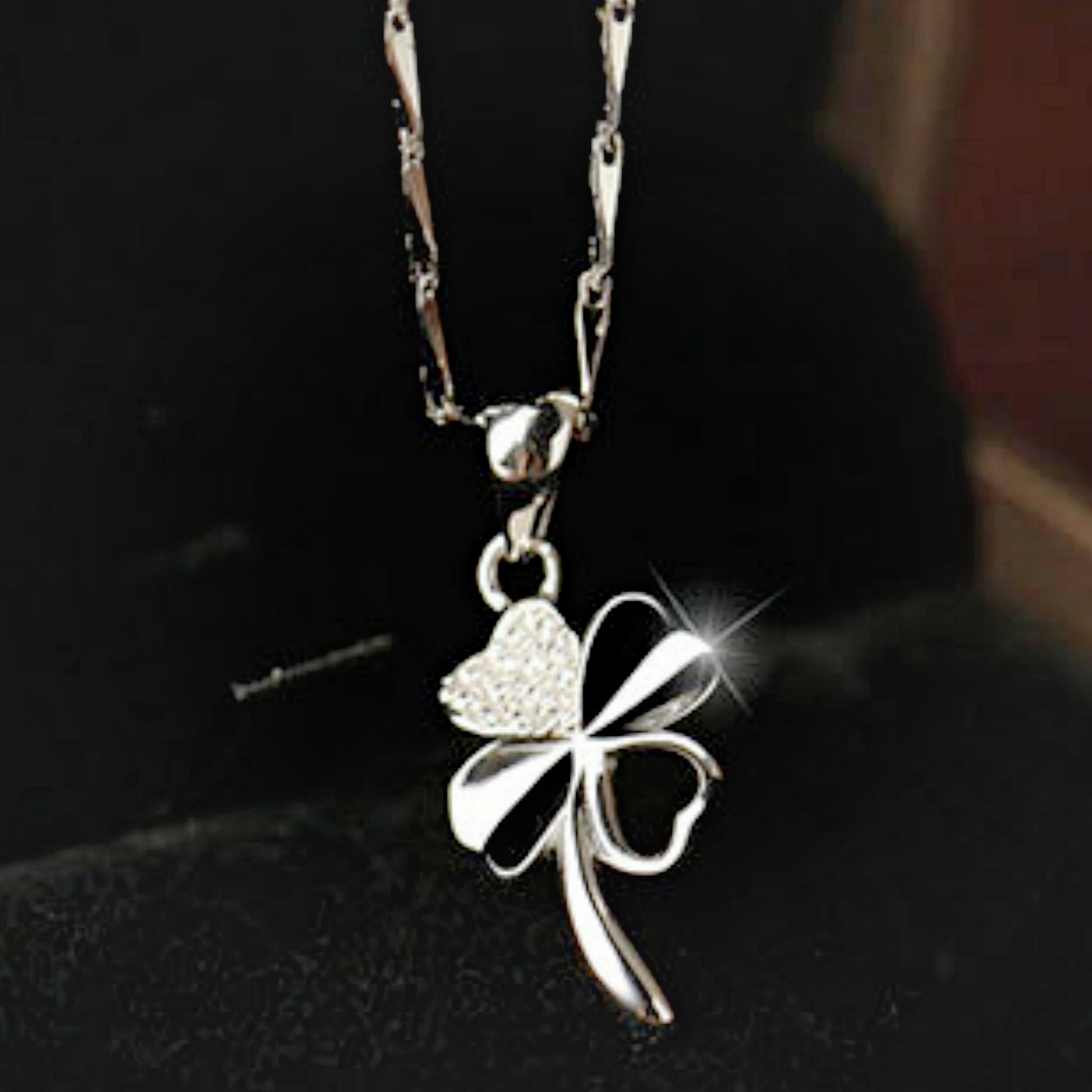 钻石之乡河南柘城河南人工钻石短款项链韩国锆石幸运花草吊坠简约