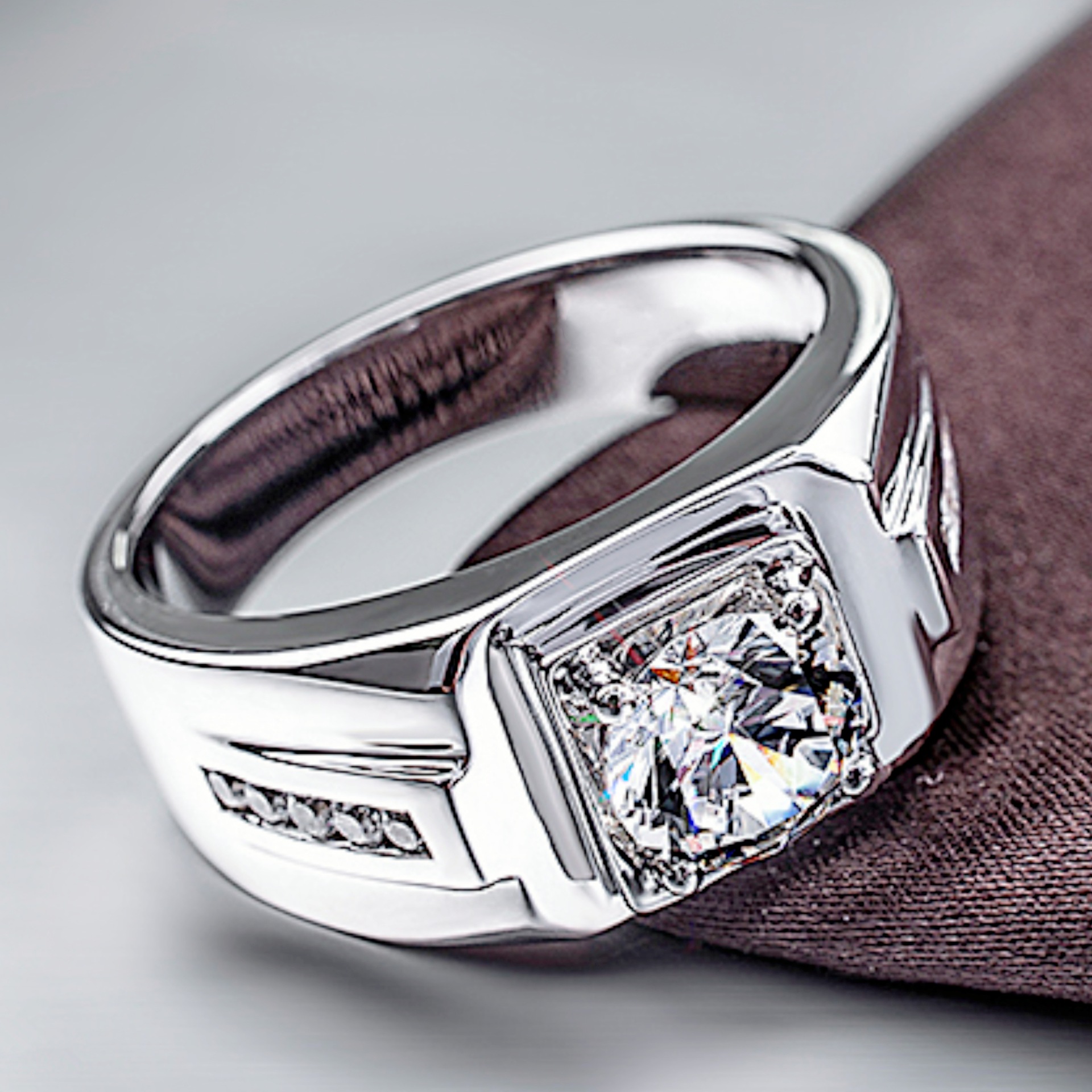 钻石之乡河南柘城河南人工钻石新款男士戒指男 霸气时尚钻戒钻戒